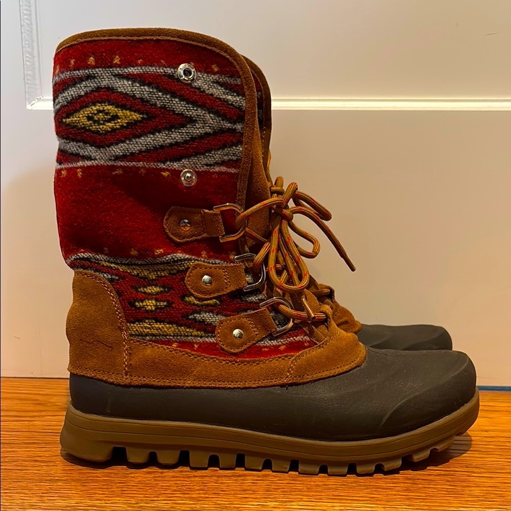 BareTraps Yaegar suede & faux fur adjustable lace up boots w/ Stay Dry System - Picture 2 of 16